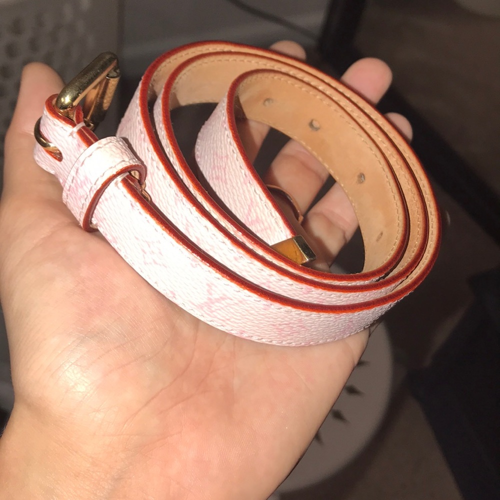 AUTHENTIC Louis Vuitton belt size 70/28